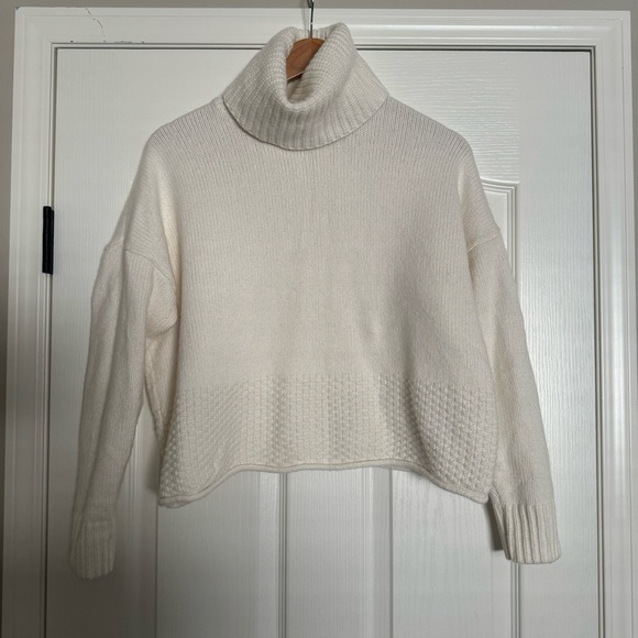 Madewell Sadler Turtleneck in antique cream color size M - Picture 4 of 10